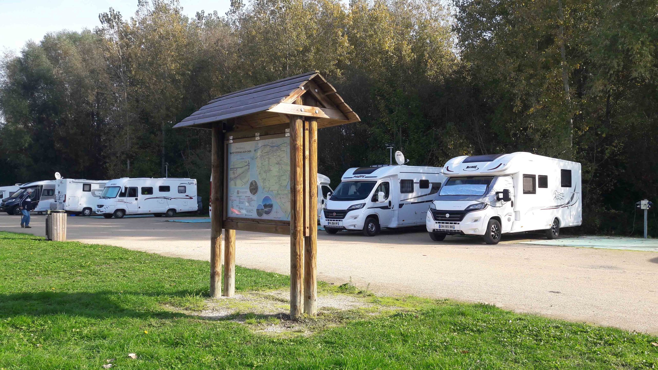 Saint-Georges-sur-Cher-Aire-de-Camping-Car